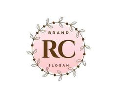 logo féminin rc initial. utilisable pour les logos nature, salon, spa, cosmétique et beauté. élément de modèle de conception de logo vectoriel plat.