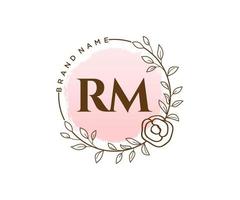 logo féminin rm initial. utilisable pour les logos nature, salon, spa, cosmétique et beauté. élément de modèle de conception de logo vectoriel plat.