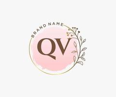 logo féminin qv initial. utilisable pour les logos nature, salon, spa, cosmétique et beauté. élément de modèle de conception de logo vectoriel plat.
