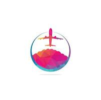 modèle de logo vectoriel d'agence de voyage. modèle de logo de vacances. tourisme de voyage en avion. autour du vecteur d'icône du monde. logo de voyage mondial de conception créative.