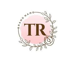 logo féminin tr initial. utilisable pour les logos nature, salon, spa, cosmétique et beauté. élément de modèle de conception de logo vectoriel plat.