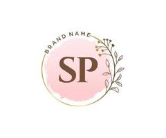 logo féminin sp initial. utilisable pour les logos nature, salon, spa, cosmétique et beauté. élément de modèle de conception de logo vectoriel plat.