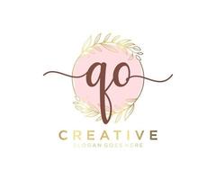 initiale qo logo féminin. utilisable pour les logos nature, salon, spa, cosmétique et beauté. élément de modèle de conception de logo vectoriel plat.