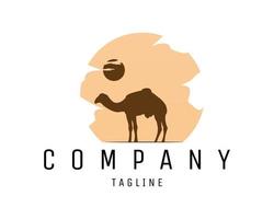 ancienne silhouette de logo de vieux chameau mésidien. vue de fond blanc isolé de côté. idéal pour les conceptions d'insignes, d'emblèmes et d'autocollants. vecteur