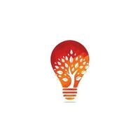 création de logo de concept de forme d'ampoule d'arbre vert. conception de vecteur d'élément organique abstrait. icône de concept de logotype de vie heureuse écologie. création de logo d'arbre