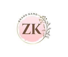 logo féminin zk initial. utilisable pour les logos nature, salon, spa, cosmétique et beauté. élément de modèle de conception de logo vectoriel plat.