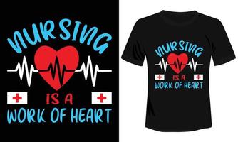 l'infirmière est un travail d'illustration vectorielle de conception de t-shirt de coeur vecteur