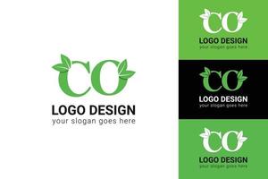 logo éco lettre co avec feuille. police de caractères vectorielle pour affiches nature, emblème écologique, identité végétalienne, cartes à base de plantes et botaniques, etc. logo de lettre co écologie avec feuille verte. vecteur