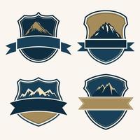 collection de logos d'insignes d'aventure vecteur