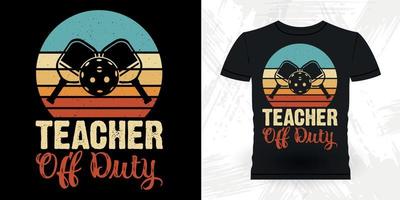 enseignant hors service joueur de pickleball drôle sport conception de t-shirt de pickleball vintage rétro vecteur