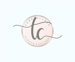 logo féminin tc initial. utilisable pour les logos nature, salon, spa, cosmétique et beauté. élément de modèle de conception de logo vectoriel plat.