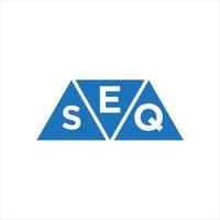 création de logo en forme de triangle esq sur fond blanc. concept de logo de lettre initiales créatives esq. vecteur