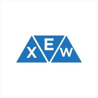 création de logo en forme de triangle exw sur fond blanc. concept de logo de lettre initiales créatives exw. vecteur