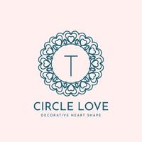 lettre t cercle amour décoration création de logo vectoriel