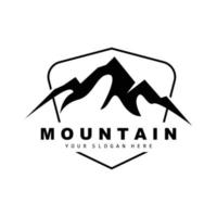 création de logo de montagne, lieu de vecteur pour randonneur amoureux de la nature