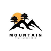 création de logo de montagne, lieu de vecteur pour randonneur amoureux de la nature