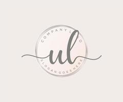 logo féminin initial ul. utilisable pour les logos nature, salon, spa, cosmétique et beauté. élément de modèle de conception de logo vectoriel plat.