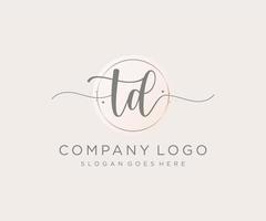 logo féminin initial td. utilisable pour les logos nature, salon, spa, cosmétique et beauté. élément de modèle de conception de logo vectoriel plat.