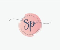 logo féminin sp initial. utilisable pour les logos nature, salon, spa, cosmétique et beauté. élément de modèle de conception de logo vectoriel plat.