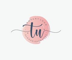 initiale tu logo féminin. utilisable pour les logos nature, salon, spa, cosmétique et beauté. élément de modèle de conception de logo vectoriel plat.