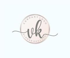 logo féminin vk initial. utilisable pour les logos nature, salon, spa, cosmétique et beauté. élément de modèle de conception de logo vectoriel plat.