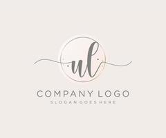 logo féminin initial ul. utilisable pour les logos nature, salon, spa, cosmétique et beauté. élément de modèle de conception de logo vectoriel plat.