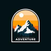 collection de modèles de logo d'insigne d'aventure en montagne vecteur