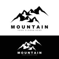 création de logo de montagne, lieu de vecteur pour randonneur amoureux de la nature