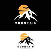 création de logo de montagne, lieu de vecteur pour randonneur amoureux de la nature