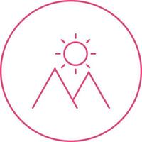 soleil unique sur l'icône de ligne vectorielle de montagne vecteur