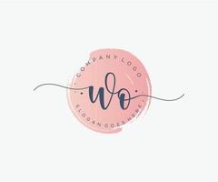 initial wo logo féminin. utilisable pour les logos nature, salon, spa, cosmétique et beauté. élément de modèle de conception de logo vectoriel plat.