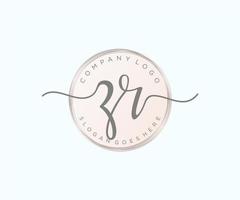 logo féminin initial zr. utilisable pour les logos nature, salon, spa, cosmétique et beauté. élément de modèle de conception de logo vectoriel plat.