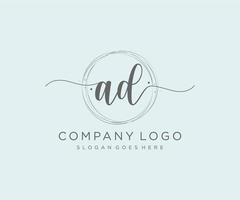 logo féminin de l'annonce initiale. utilisable pour les logos nature, salon, spa, cosmétique et beauté. élément de modèle de conception de logo vectoriel plat.