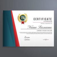 vecteur de modèle de certificat, conception de certificat polyvalent avec badge bleu foncé, rouge et or, peut être utilisé pour le diplôme, l'achèvement, la réussite, etc.
