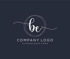 initial soit le logo féminin. utilisable pour les logos nature, salon, spa, cosmétique et beauté. élément de modèle de conception de logo vectoriel plat.