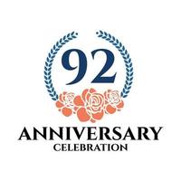 Logo du 92e anniversaire avec couronne de rose et de laurier, modèle vectoriel pour la célébration d'anniversaire.