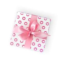 coffret cadeau avec ruban rose et motif coeur. illustration vectorielle vecteur