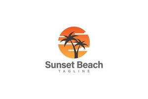 vecteur de conception de logo plage coucher de soleil