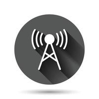 icône de tour d'antenne dans un style plat. illustration vectorielle de diffusion sur fond rond noir avec effet d'ombre portée. concept d'entreprise de bouton de cercle wifi. vecteur