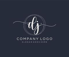 logo féminin initial dj. utilisable pour les logos nature, salon, spa, cosmétique et beauté. élément de modèle de conception de logo vectoriel plat.