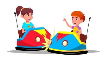personnages enfants conduisant une auto tamponneuse vecteur