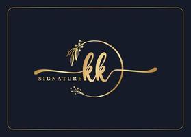 signature de luxe or initiale kk logo design feuille et fleur isolées vecteur