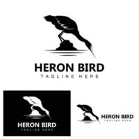 création de logo oiseau héron cigogne, oiseau héron volant sur le vecteur de la rivière, illustration de la marque du produit