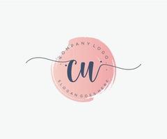 initiale cu logo féminin. utilisable pour les logos nature, salon, spa, cosmétique et beauté. élément de modèle de conception de logo vectoriel plat.