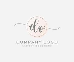 initiale faire le logo féminin. utilisable pour les logos nature, salon, spa, cosmétique et beauté. élément de modèle de conception de logo vectoriel plat.