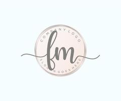 logo féminin initial fm. utilisable pour les logos nature, salon, spa, cosmétique et beauté. élément de modèle de conception de logo vectoriel plat.