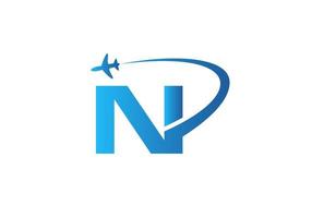 concept de conception de logo de voyage lettre n avec symbole d'avion volant vecteur