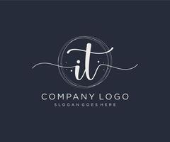 initiale du logo féminin. utilisable pour les logos nature, salon, spa, cosmétique et beauté. élément de modèle de conception de logo vectoriel plat.