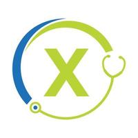 modèle de logo médical lettre x symbole de soins de santé. logo de médecins avec signe de stéthoscope vecteur