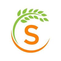 logo de l'agriculture sur le concept de lettre s. agriculture et pâturage agricole, lait, logo de la grange vecteur